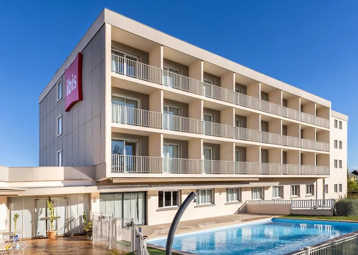 Ibis Tarbes Отель
