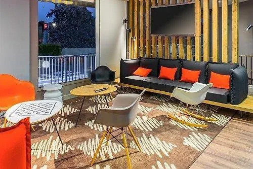 Ibis Tarbes Отель Odos