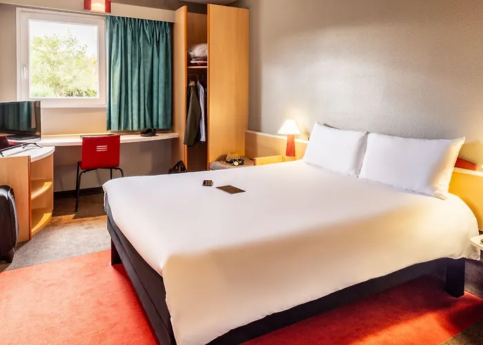 Ibis Tarbes Отель Odos
