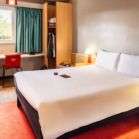 Ibis Tarbes Отель Odos