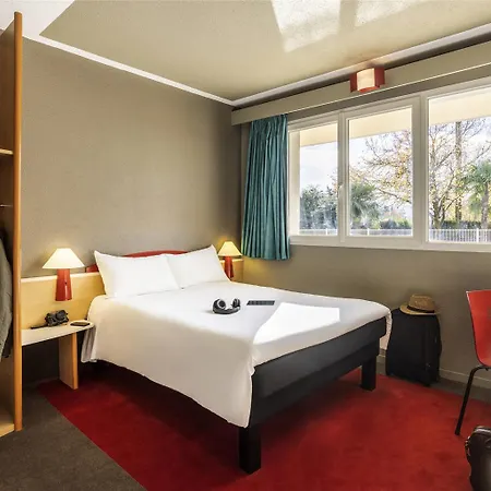 Ibis Tarbes Отель Odos