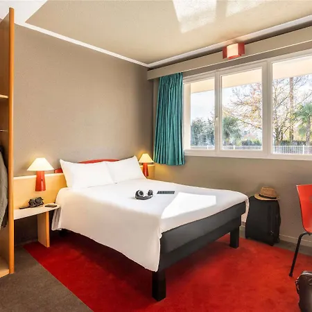 Ibis Tarbes 3*